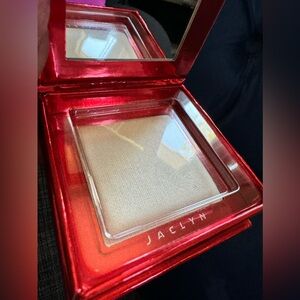 Jaclyn cosmetics highlighter in Twinkle.